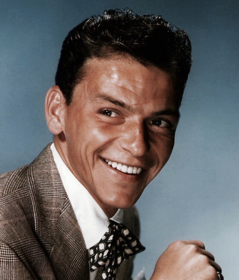 retrochenta's tweet photo. Hoy hace 24 años que nos dejó Frank Sinatra, cantante de una voz irrepetible, y auténtico icono de la cultura americana. https://t.co/yZkm8AhLGQ