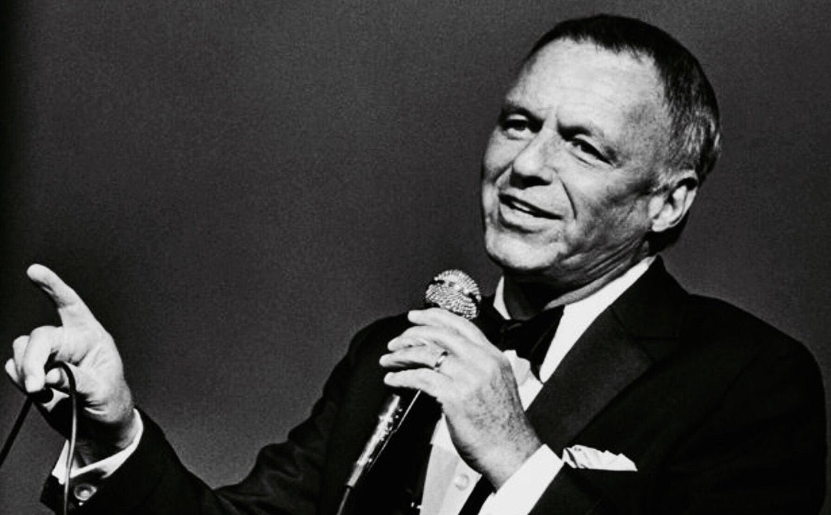 retrochenta's tweet photo. Hoy hace 24 años que nos dejó Frank Sinatra, cantante de una voz irrepetible, y auténtico icono de la cultura americana. https://t.co/yZkm8AhLGQ