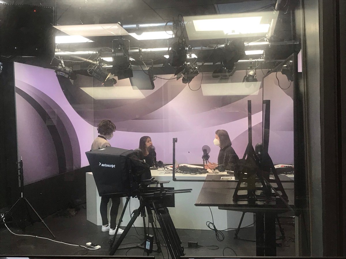 stashaantonije1's tweet photo. Recording sentences for Sentence Repetition task (SRep) in Tagalog with @BAlescaSLP @CELTnuigalway #SRep #Tagalog #multilingism https://t.co/04oGKBtyMV