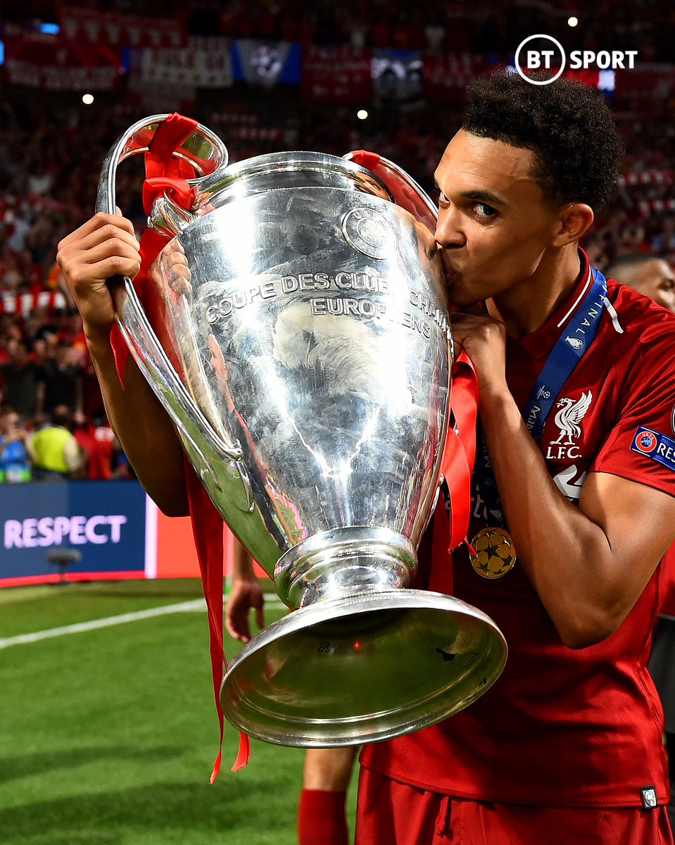 footballontnt's tweet photo. 🤩 Golden Boy 🤩

FA Cup, Premier League, Champions League, Carabao Cup, Super Cup, Club World Cup 🏆

Trent Alexander-Arnold becomes the youngest English Men's player to win every available trophy at club level 🌟 https://t.co/utVGV58iH0