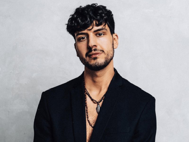GRaryRay's tweet photo. Estonia also has about the same enunciation as Johnny Cash on barbiturates. I blame large chiseled jawline. #Eurovision https://t.co/g1WCUjIhPA