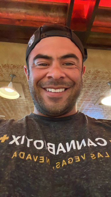 I&rsquo;m stuck in Dallas for the rest of the evening. Ughhhhh at least I eat my frustrations away🌭🥞🍕🥪🍟 https://t<a href="/tag/mvsales"class="tags"><span>#mvsales</span></a><a href="/tag/mvboys"class="tags"><span>#mvboys</span></a>