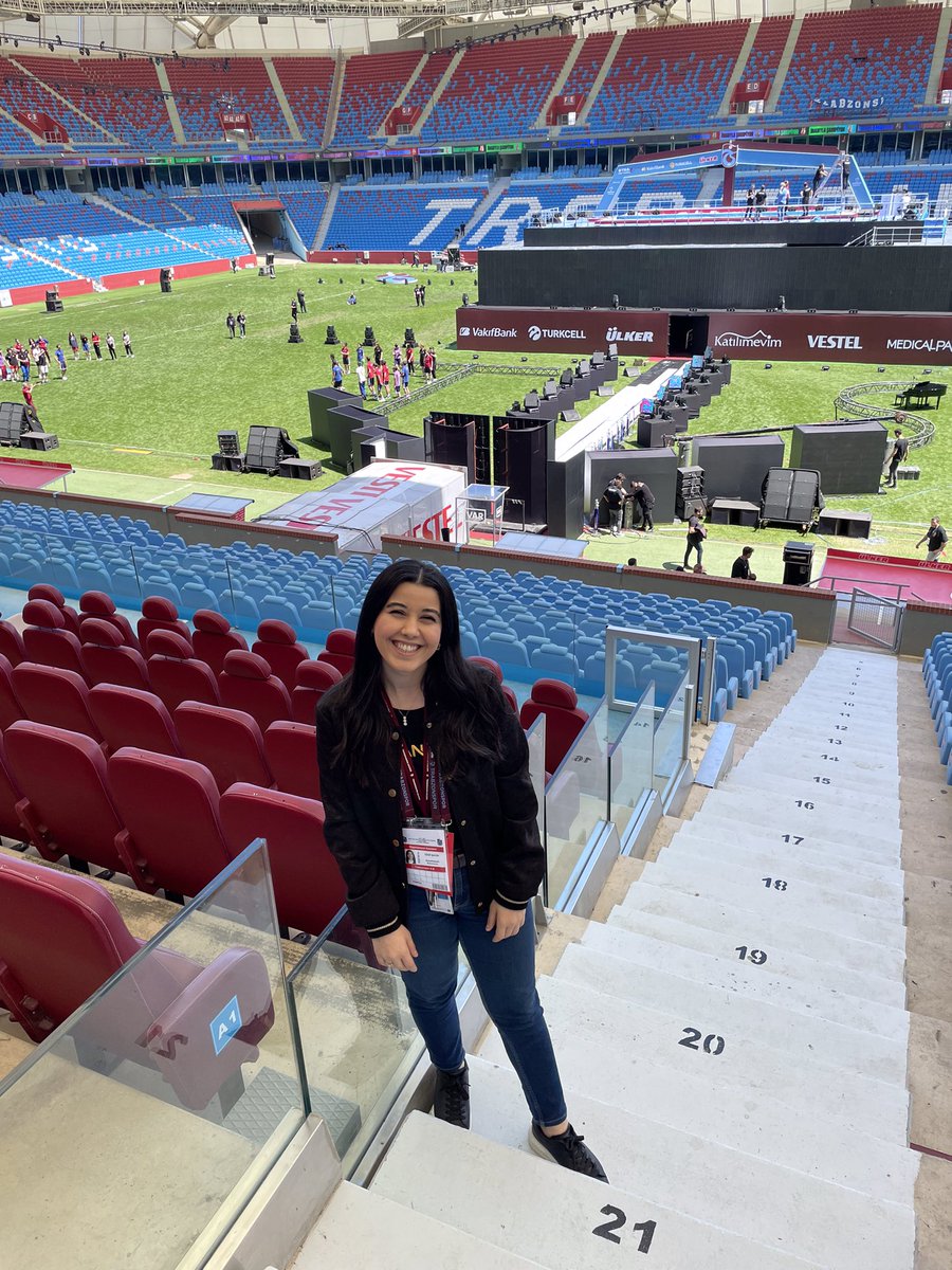 Ezgisahinnn's tweet photo. ŞAMPİYON ❤️💙 #Trabzonspor https://t.co/hWmSBs9Q9g