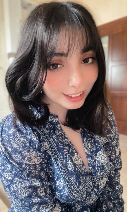 I know this isn&rsquo;t lewd but I wanted to show you this pic anyway, is that okay? https://t.co/aERxrsMq