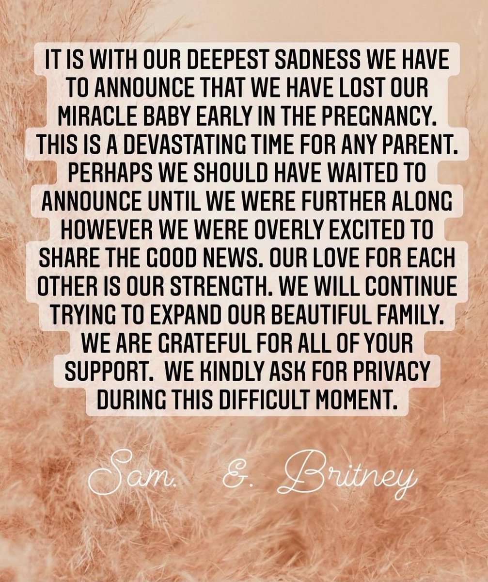 BritneySSpain's tweet photo. Lamentablemente tenemos que dar la mala noticia de que Britney ha perdido el bebé que estaba esperando con Sam. Ésto ha sido confirmado por ambos vía Instagram 💔
Le mandamos todo el apoyo a Britney y Sam en éstos duros momentos y pedimos respeto por ambos https://t.co/2usb3TWzXs
