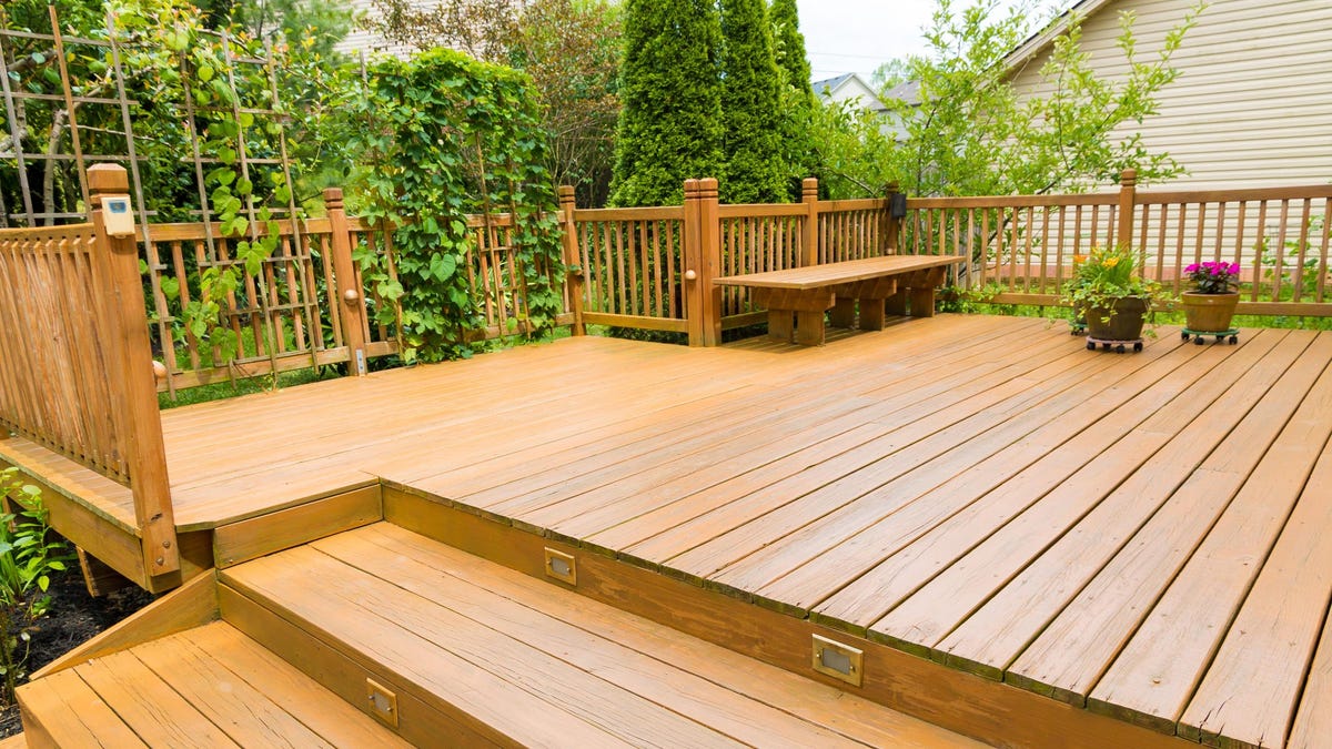 Give your deck a new life by repairing, cleaning, and refinishing it yourself. lifehacker.com/how-to-restore…