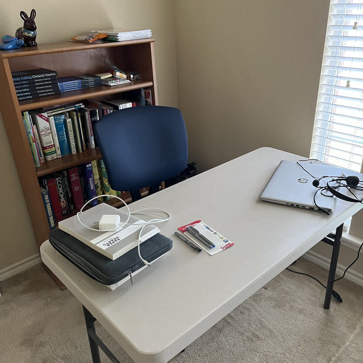 christyvourcos's tweet image. I made a space for myself in my dad’s home office. While I have a really nice wooden desk, it doesn’t have enough space for my work. So it will stay in my personal room as another place to store stuff… instagram.com/p/CdjZKPsLMQg/… #IndieAuthor #AcademicAdvisor  #WebContentManager