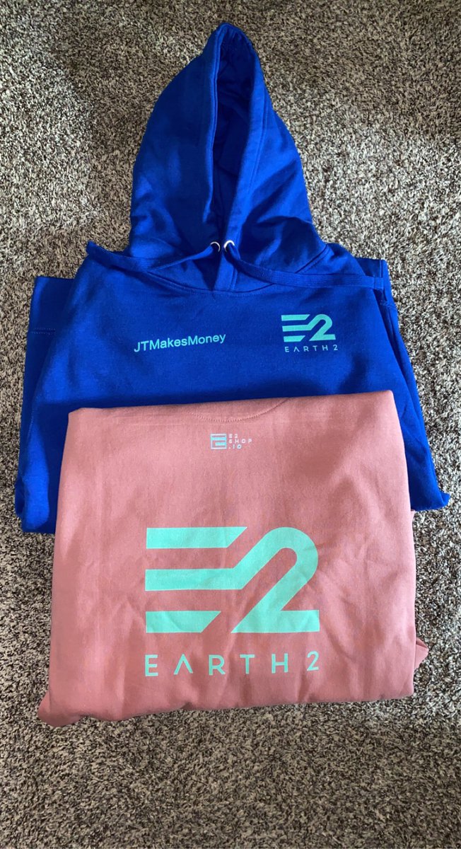 1209Theory's tweet photo. @Earth2Tycoon @theshaneisaac I ordered merch from @e2shopio and I love it!  DM them and they’ll even customize it for you. #Earth2 https://t.co/fb7dQ0hGX9