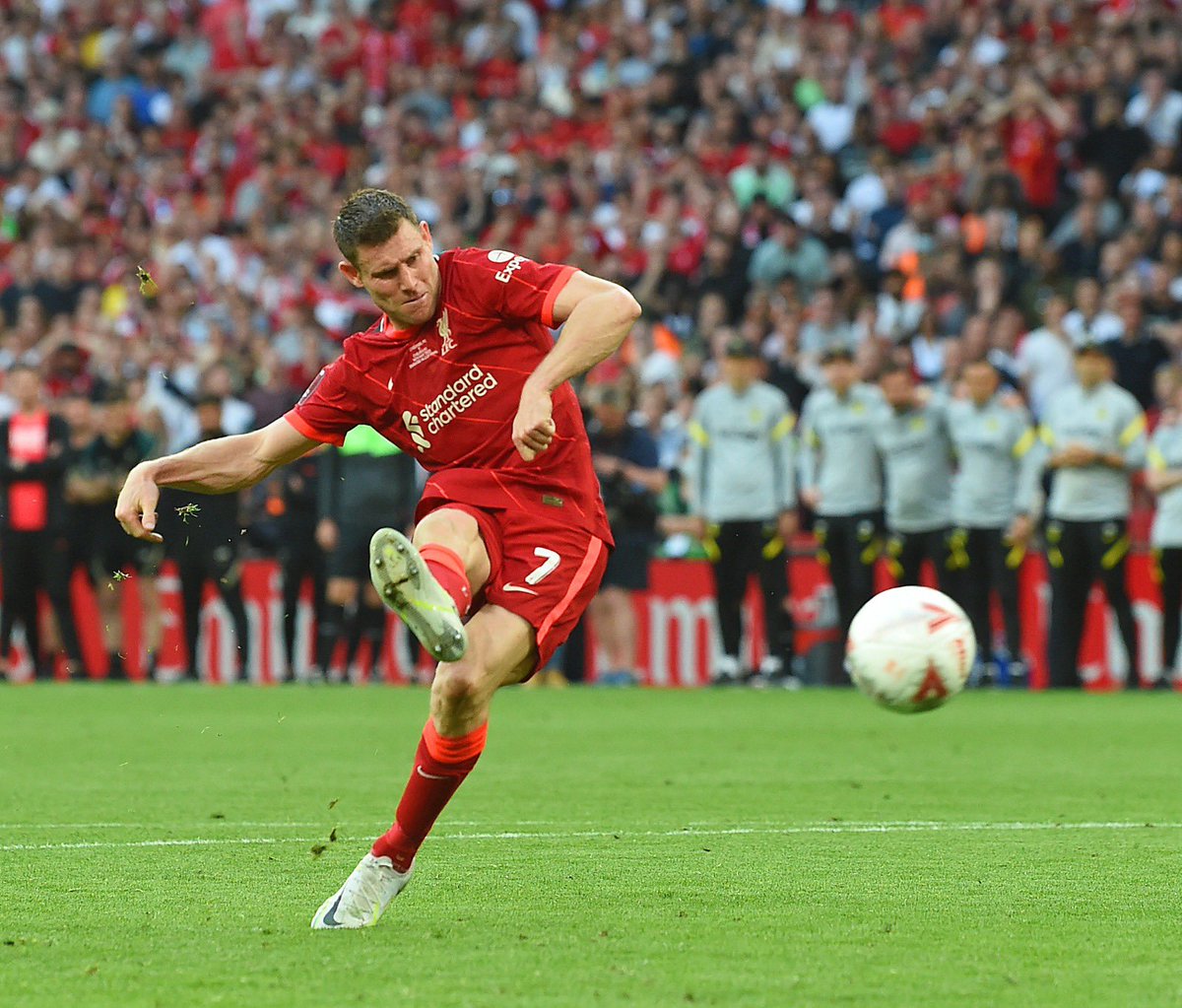 JamesMilner's tweet photo. What a team, thanks for the incredible support🔴. Never get bored of a Hendo shuffle😍
#YNWA
#loveitskip https://t.co/V5wivAdrqL