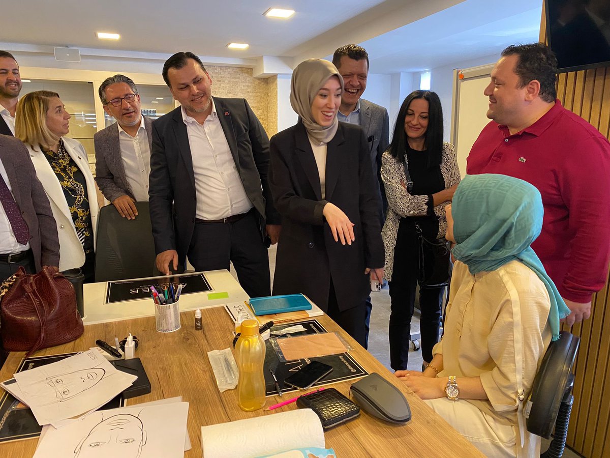 fatihgundogmus's tweet photo. M.vekilimiz @RumeysaKadak ilçe bşkyrd @serkann76 @ozgurpolat5252 ilçe milli eğitim Müd. ve teşkilatımızla Altıer Moda ve Güzellik Akademisini ziyaret ederek genç kardeşlerimizle bir araya geldik. @SerkanSelamet ve ekibine teşekkür ederiz @Akbakirkoy @tmazlumoglu @akpartiistanbul https://t.co/XsKmPZd8Ck