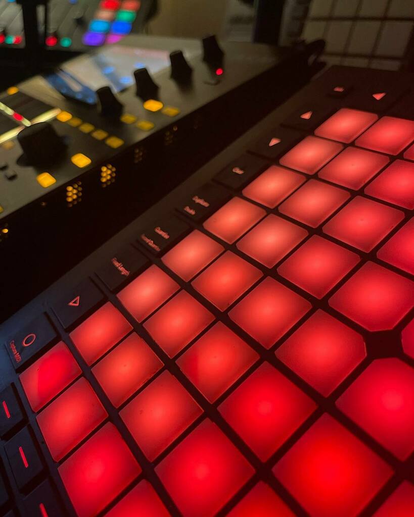 P80Clips's tweet photo. Rainy Saturday, Broke out the MPC ran the Launchpad in chopped up this sample. Something nice for the evening. #mpcone #mpclovers #mpc #lofi #pianosamples #jazzsamples Follow our IG: https://t.co/1DqO771zu5 https://t.co/KZjYkgdL00