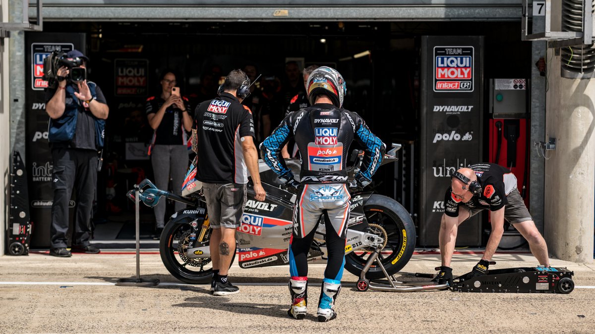 MarcelSchrotter's tweet photo. #FrenchGP 🇫🇷 #QPReport online
https://t.co/Tv09NUqNng
#MS23 with @IntactGP at #BugattiCircuit #LeMans
#Moto2 Rd7️⃣
#HJC
#IXON
#Alpinestars
#KALEX
#PoweredByTriumph
#Kutter https://t.co/7VtcvLw8My