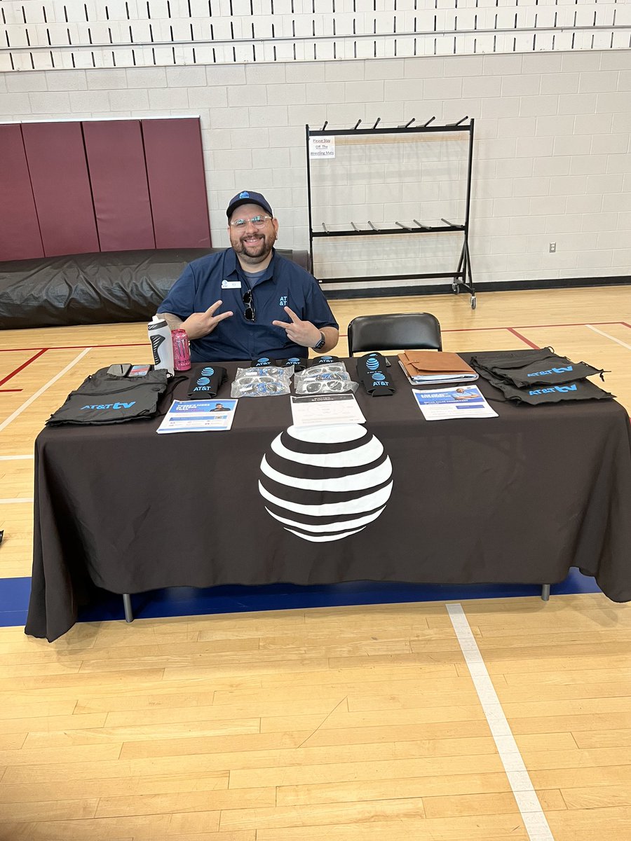 JerrGutierrez's tweet photo. Spreading the Good Word of AT&amp;T at Montbello Recreation Center! https://t.co/JSA6vhZAvm