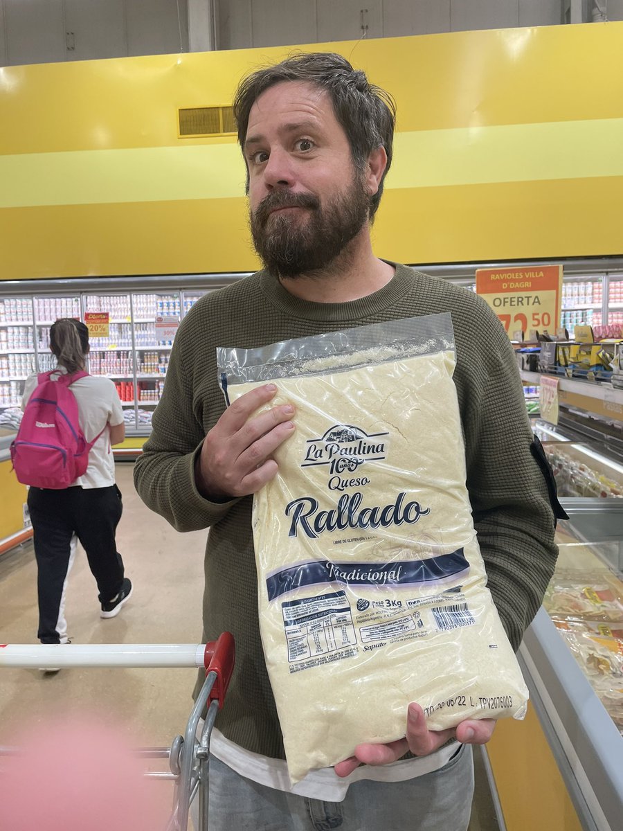 elguisodebagre's tweet photo. Encontré el paquete de queso rallado del tamaño justo para un plato. https://t.co/XuYqbXSz17