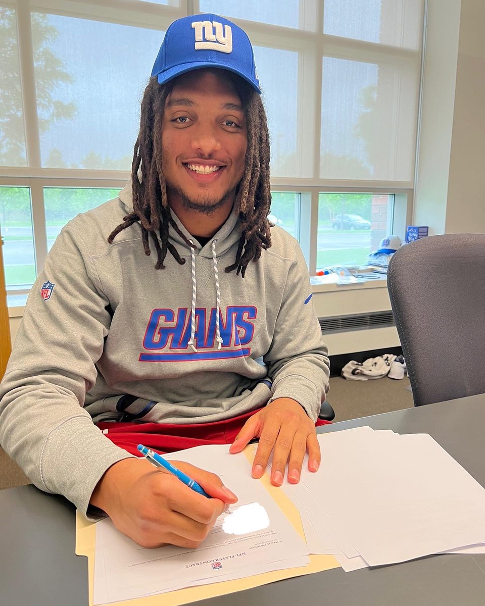 ryderanderson10's tweet photo. NY let’s gooo! Blessed☝🏽@Giants #NFL https://t.co/I7FPa1XO90