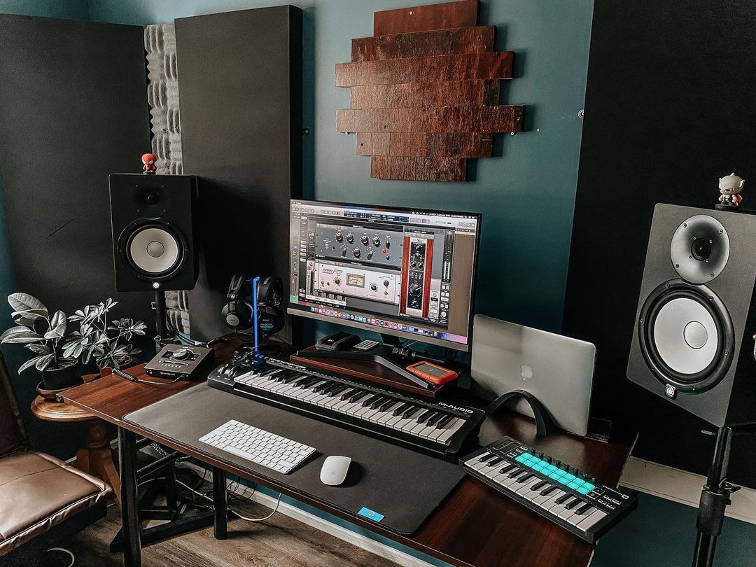 It's a beautiful day in the studio and you're starting a new mix. 🌞 What's the first plug-in you load up?

📸 instagr.am/acamposmusic

#StudioSaturday #UniversalAudio #UAD #UADplugins #UADspark #MusicProduction #StudioVibes #MusicStudio #StudioLife