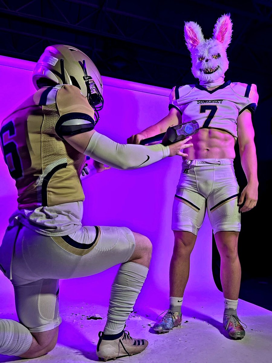 Fear the Gold... 💜💛 <a href="/BJNFBALL/">Briar Jumper Football</a> 

#Photographer #videographer #freelance #Fridaynightlights #Kentucky #Highschool