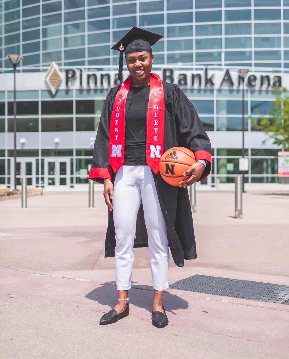 SHaiby_4's tweet photo. Graduated today, and with some pretty great people by my side♥️ #GBR https://t.co/s8uUR18sjp
