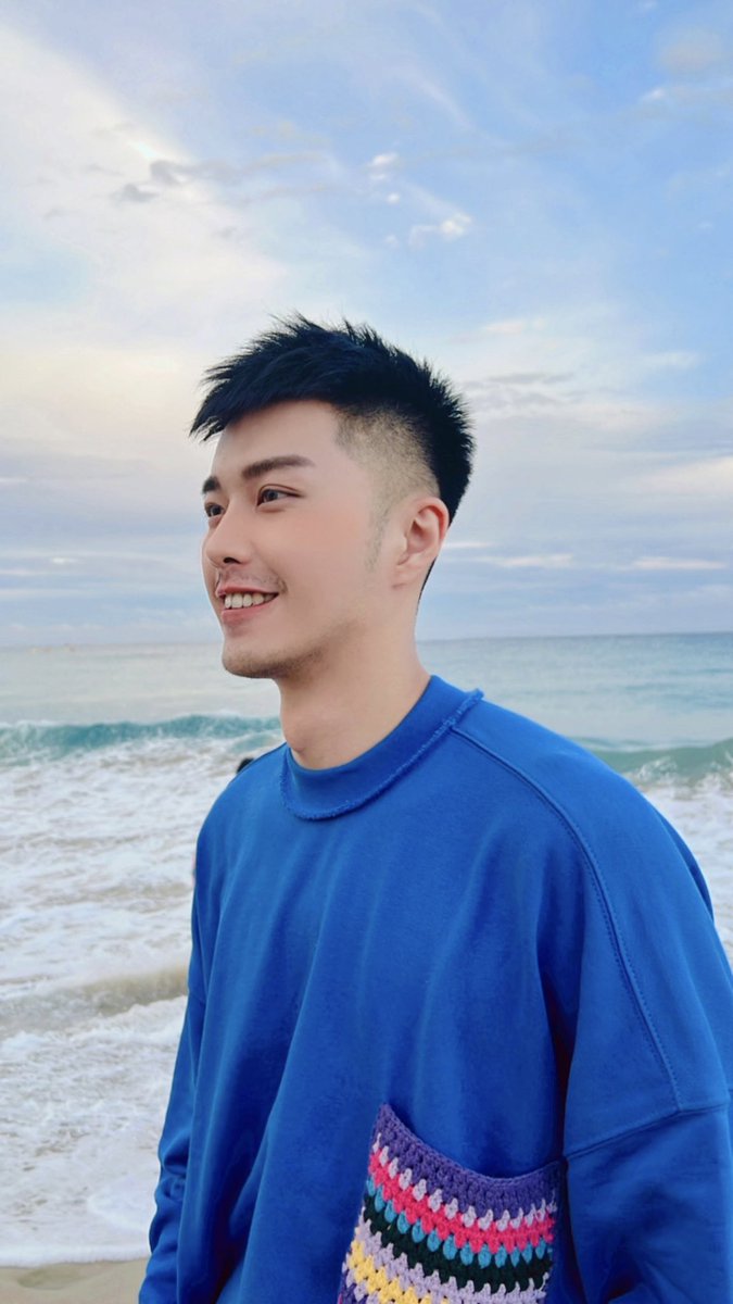 v10288's tweet photo. 世界難題：第一張和第二張，哪一張最好看？🤣 https://t.co/lQLOeVVYBX