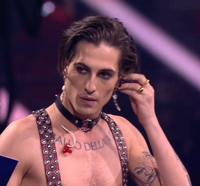 ohuet_blyat's tweet photo. #Eurovision 

2022/2021

он все еще самый прекрасный https://t.co/NZyFqbfFy5