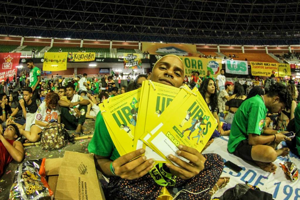 ubesoficial's tweet photo. Está acontecendo a defesa das teses no #44Conubes. São milhares de jovens em defesa da educação e do Brasil!

📸: enzoferraro https://t.co/jlsZtZJcY3