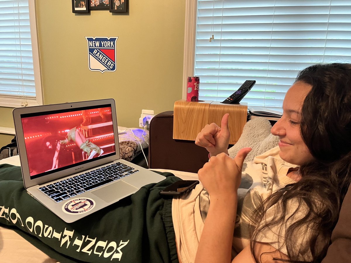 HAHAHA CRYING AT THIS PIC MY MOM TOOK #LittleMixLastShow <a href="/LittleMix/">Little Mix</a>