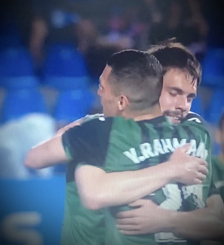 RMD_Robert's tweet photo. Sufrió pero se llevó una victoria de mérito la SD Eibar, con un @miguel5angel99 muy serio en la medular saliendo en un momento complicado del partido. Good job!!👏🏻👏🏻😉🔴🔵
#LaFamiliaRMD⚽️ #MA33 #SDEibar #Leganes #LigaSmartBank https://t.co/rJiPxMTfPW