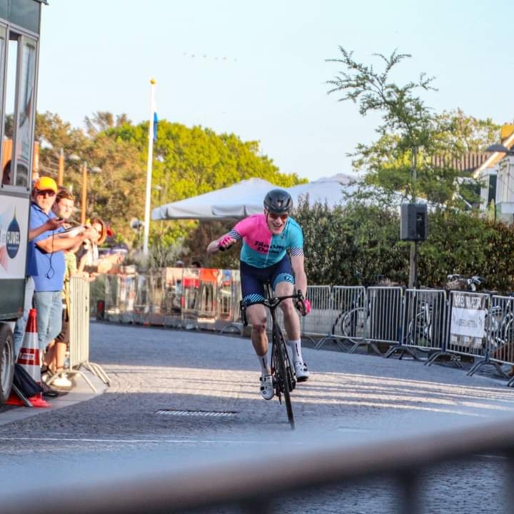 Winst in de Hel van Petten na een solo van 4 rondes! En ook nog de leiderstrui gepakt #NieuweProfielfoto