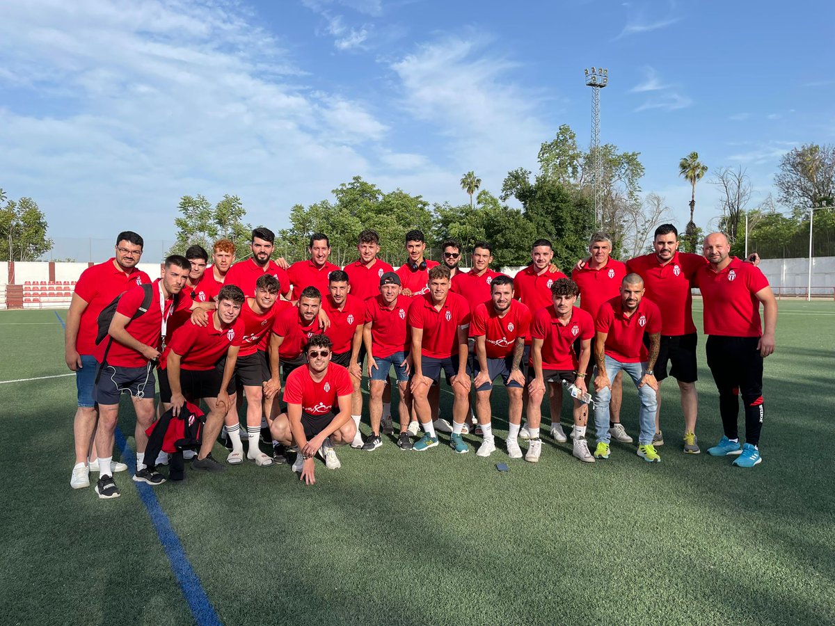 fmuriega24's tweet photo. No ha podido ser, no han querido q así sea, con eso no se puede competir. Nosotros hemos hecho todo lo q está en nuestras manos, nos hemos dejado la piel hasta el último segundo. 
Gracias afición por todo lo disfrutado durante este temporada. Esto solo es el comienzo.
⚪🔴 https://t.co/vlo495RFx6