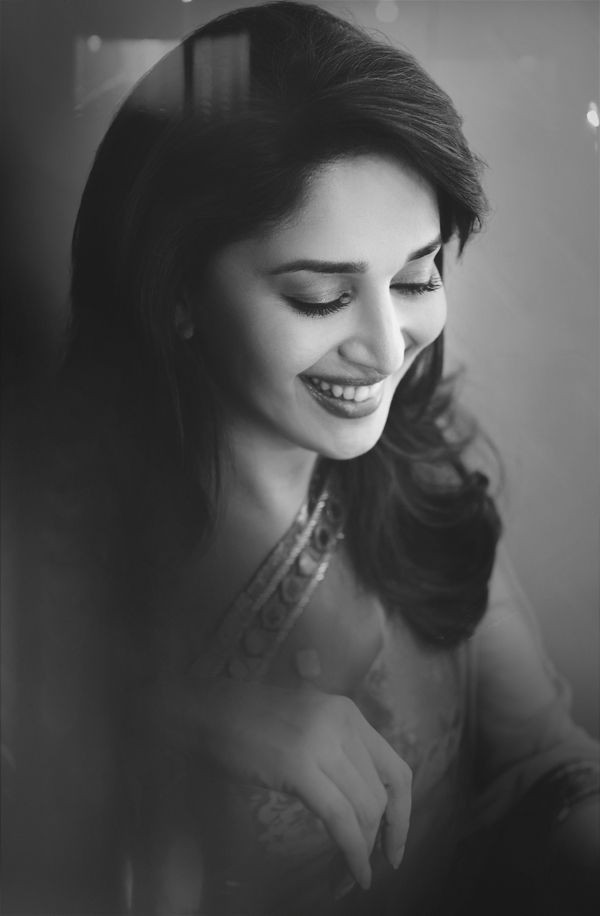 MadhuridixitFpx's tweet photo. Let this beautiful smile stay there every time❤. I celebrate this most beautiful day with my sincere wishes🙏. Happy birthday Queen 👑🎉 Love you so much @MadhuriDixit ma'am 🥰💞
#HAPPYBIRTHDAY #MadhuriDixit #madhuridixitnene #HappyBirthdayMadhuriDixit #Bollywood https://t.co/XAuAcbWvDa
