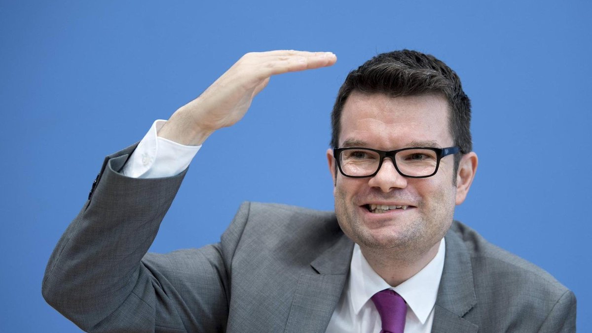 PPMMal's tweet photo. @MrSimonKlaus Ich nenne da mal den #BeScheuerT, den #KIENSpahn, den  #Puschmann &amp; den #Wirrsing als Beispielose Beispiele, wenn man darin besonders gut war/ist.
Geile Ideen haben UND dabei auch noch Parteikonform sein - Beispielhafte MdB !! https://t.co/MytUmFpXJh