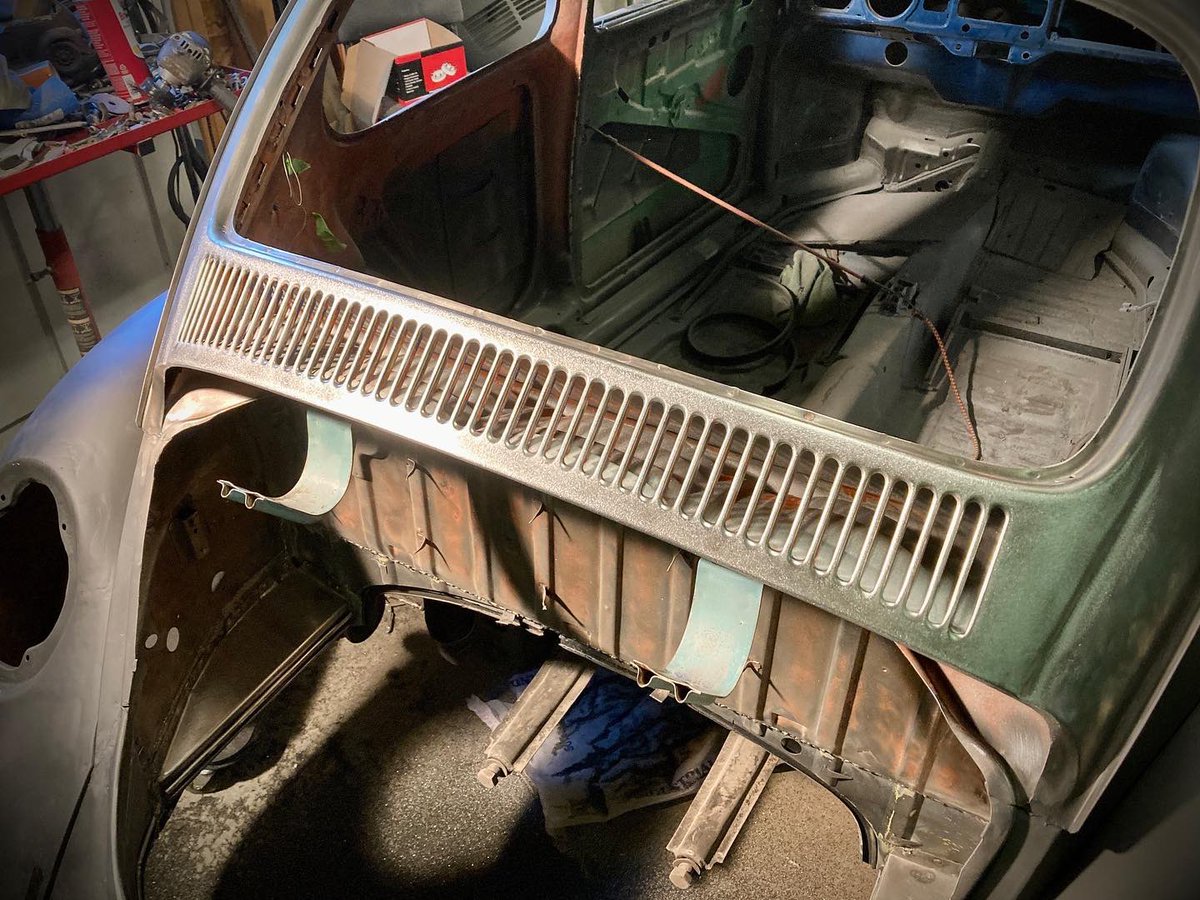 thebugnut's tweet photo. So the sandblasting worked pretty good. I was able to clear out most of the old paint inside the louvered air intake. I do have a little more work to do by hand with some sand paper, but I am definitely making progress.
#thebugnut #Super71 #vwbeetle https://t.co/v5pfCpTPeg