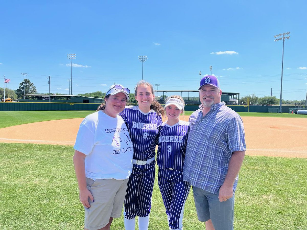 ladybarrelmaker's tweet photo. A day of lasts ... just going to honor the moment and then I'll move on. My @Dillpickl2022 's last at bat. My girls' last time on the field together. https://t.co/Be7pLPYKCi
