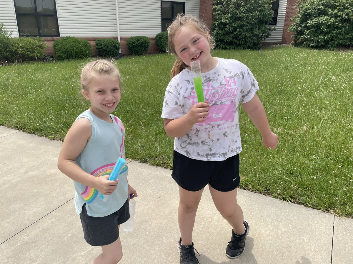 marciewarner28's tweet photo. Nothing like popsicles after a super fun field day! @CentralPauline @DebWilliamsEDU #wearePC #PCBuildingOurLegacy #PCStrongerTogether https://t.co/UlKEUK0Tcl