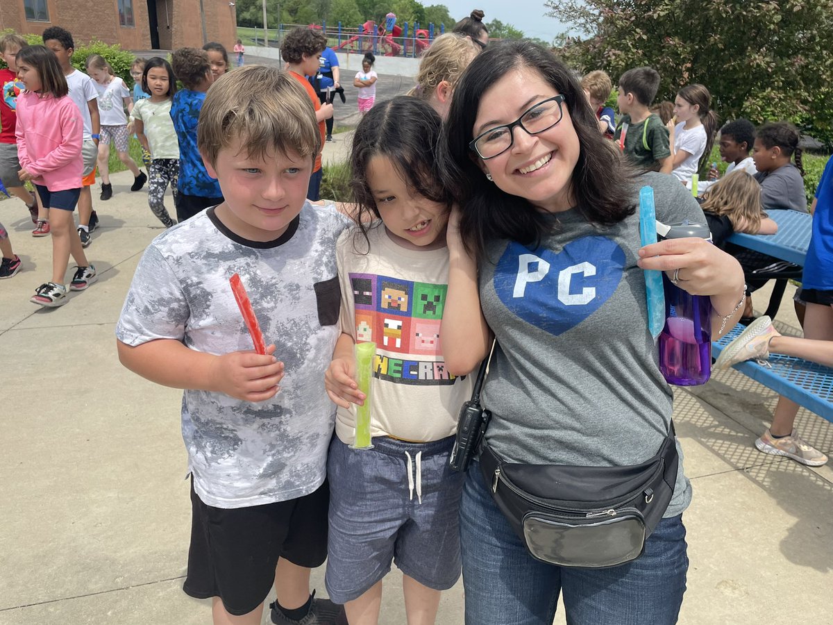 marciewarner28's tweet photo. Nothing like popsicles after a super fun field day! @CentralPauline @DebWilliamsEDU #wearePC #PCBuildingOurLegacy #PCStrongerTogether https://t.co/UlKEUK0Tcl