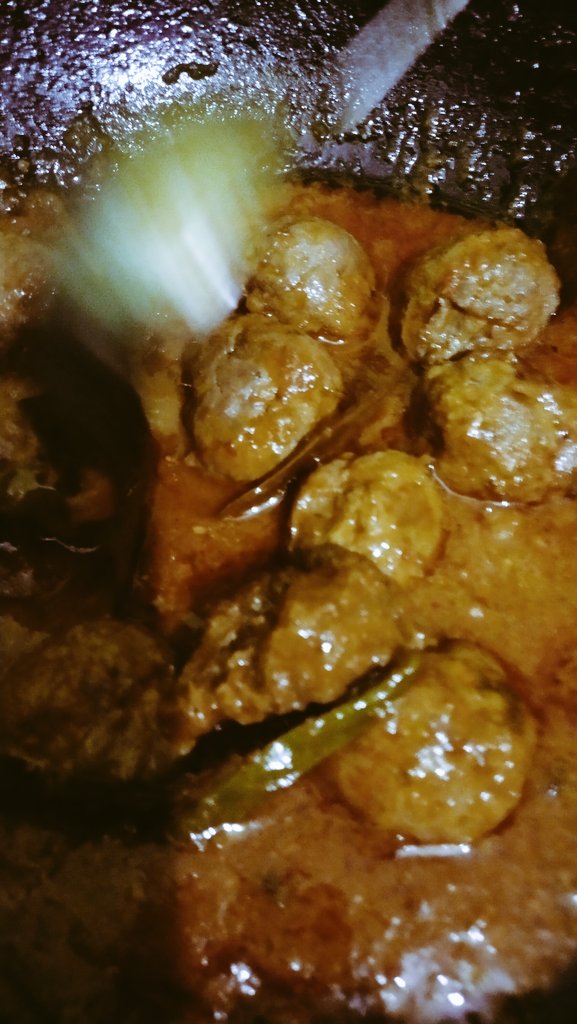 antitode_21's tweet photo. खाएं खाए कुफ्ता 😋😋 अम्मी के हाथों का माशा अल्लाह
@hud_hud_7
@natkhat_1
@SharibTabrez @Nawaz_voice @monotheist_2
@ZalaBhai_
@shahzada_1313 @Johnny_0007_
#Twitter #Kufta #Nonveg #foodie #Beefkufta https://t.co/0SGKUTjLYH