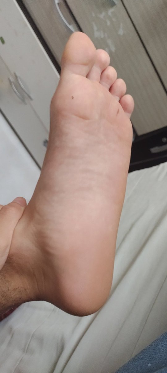 Novinhopezudo's tweet photo. vem lamber meus pés #feet #feetmale #cashmaster #lick #pesdehomem #submisso #worship https://t.co/ffhQDckWlI