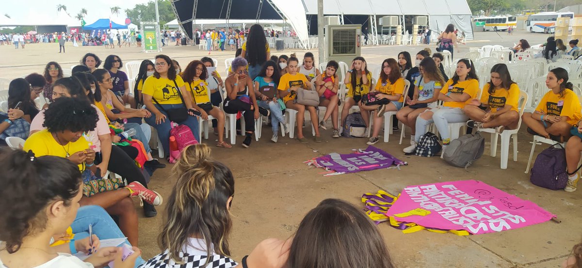 coletivojuntas's tweet photo. De ontem, na assembleia do Juntas! no #44conubes com participação das manas do @juntasdf
#estudantesfeministas https://t.co/oQ0Ey8yoXw