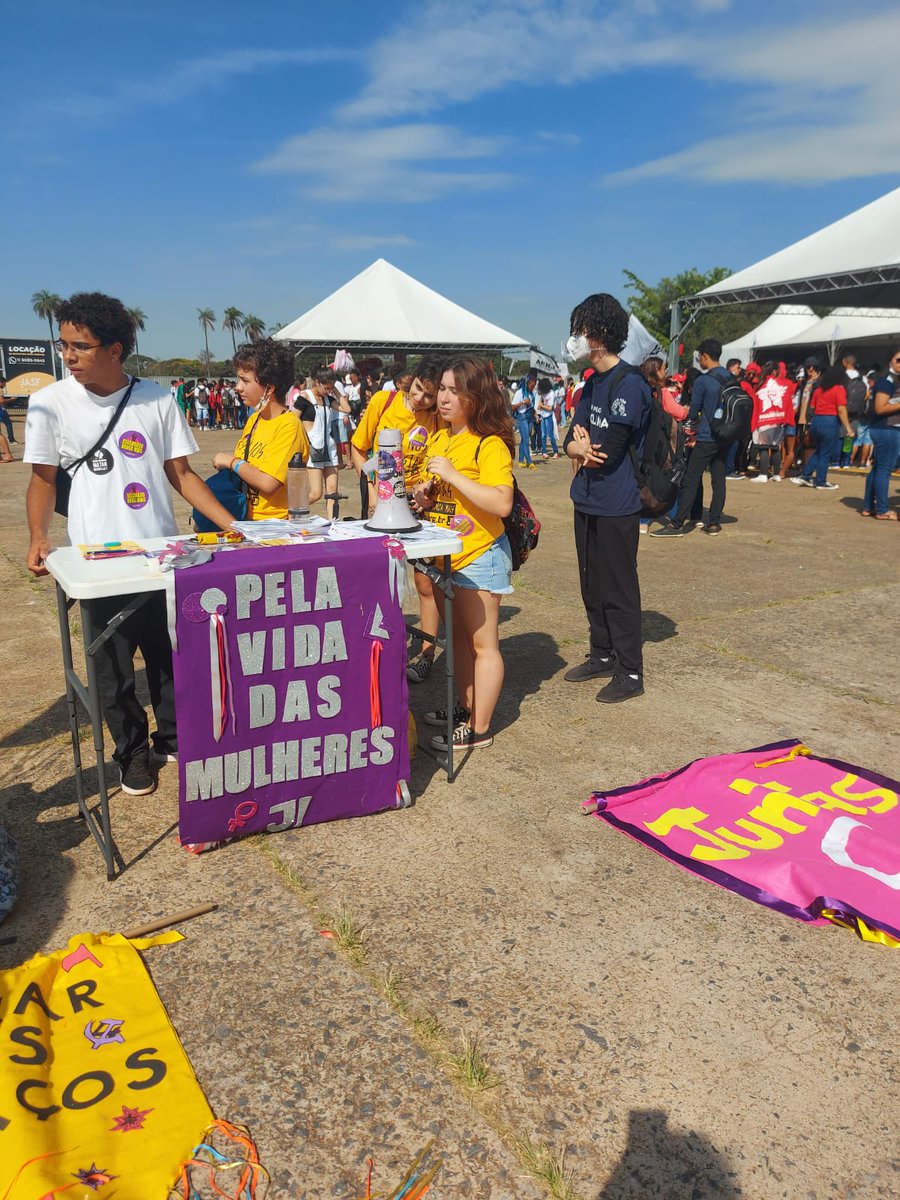 coletivojuntas's tweet photo. De ontem, na assembleia do Juntas! no #44conubes com participação das manas do @juntasdf
#estudantesfeministas https://t.co/oQ0Ey8yoXw