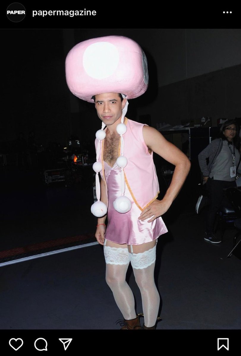 LargeCrunch's tweet image. 我不认为兰迪彩虹甚至是同性恋，比埃尔莫是"四"或"学习他的Abc。"对这些外在的情感表达没有任何性欲依恋。 它不是植根于任何东西。 它是无味的，或相反的，高度糖精和人造的，就像一个Snackwell饼干。