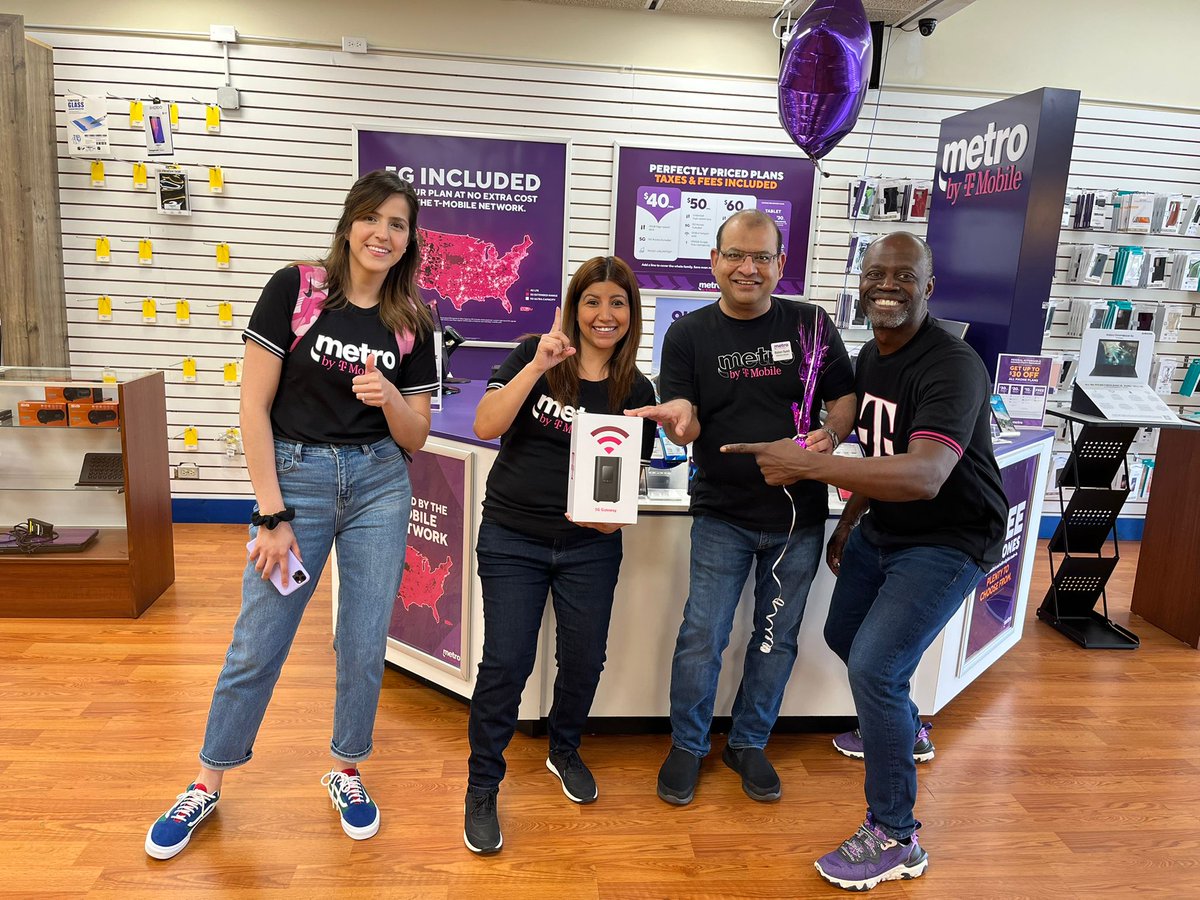 LizMorelos3's tweet photo. Congratulations to Chicago South's Purple star winner! Amazing April performance! @WinstonAwadzi @lizolveraaa20 @5GReyes @SteveGerevas @thayesnet https://t.co/EDT46OFXXp