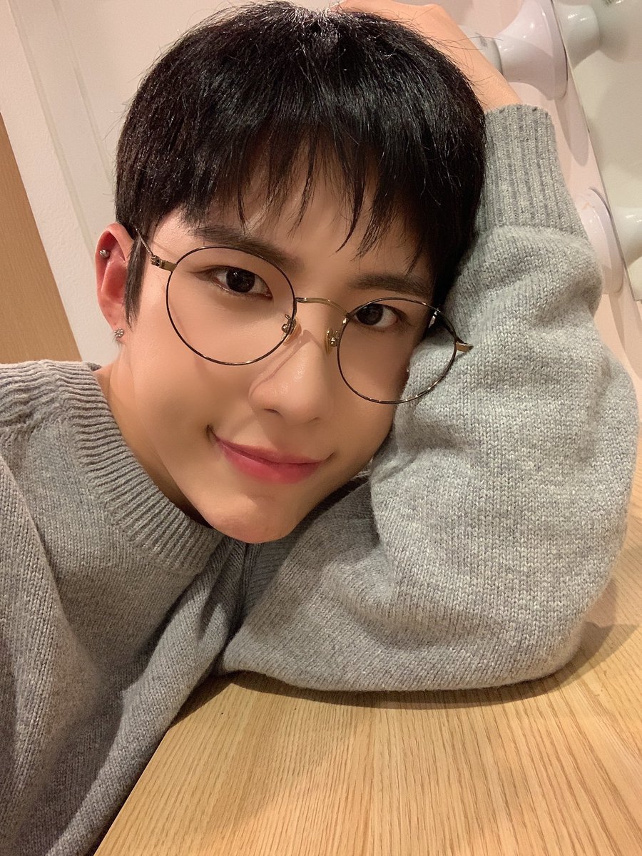 T_als32's tweet photo. A.C.E Wow

💜

#ACE #에이스 #Happy_Wow_Day #ACE_Sehyoon #ACE_Wow #ACE_Selca #KimSehyoon #KingWow @official_ACE7 https://t.co/zhPrT1YVIB