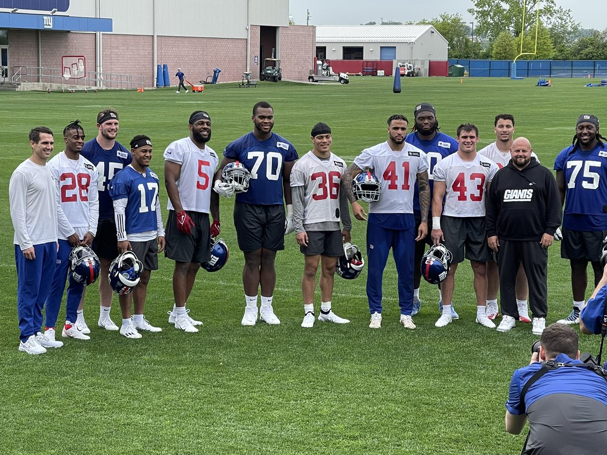 RT @RVacchianoSNY: GM Joe Schoen, Brian Daboll and the Giants’ Draft Class of ‘22. https://t.co/mwjTuMvJXT