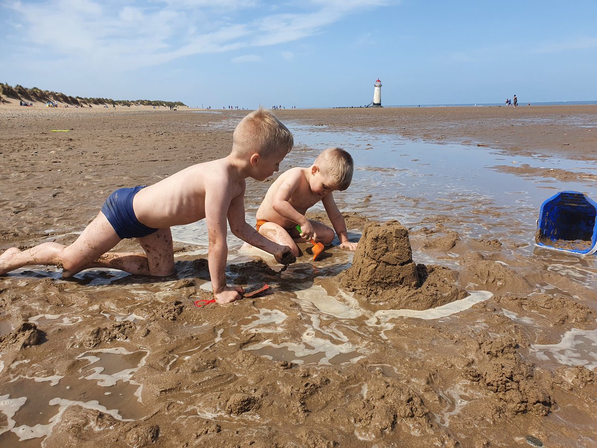 leoniegray86's tweet photo. Need to spend more weekends like this. Perfect day at the beach. https://t.co/CeXdeg2RY4