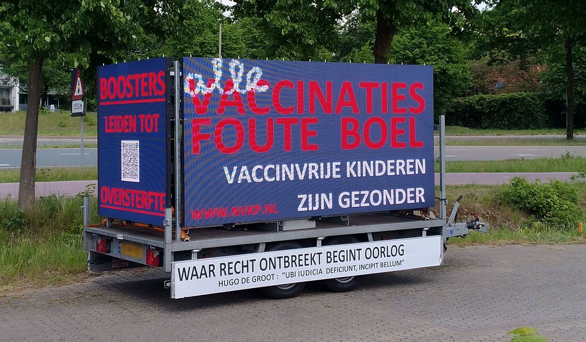 SaskiaDev's tweet image. Even naar de bouwmarkt in Doetinchem, en wat kom ik daar tegen, vlak bij het vaccinatiepunt? Dit maakt mijn dag weer helemaal goed!