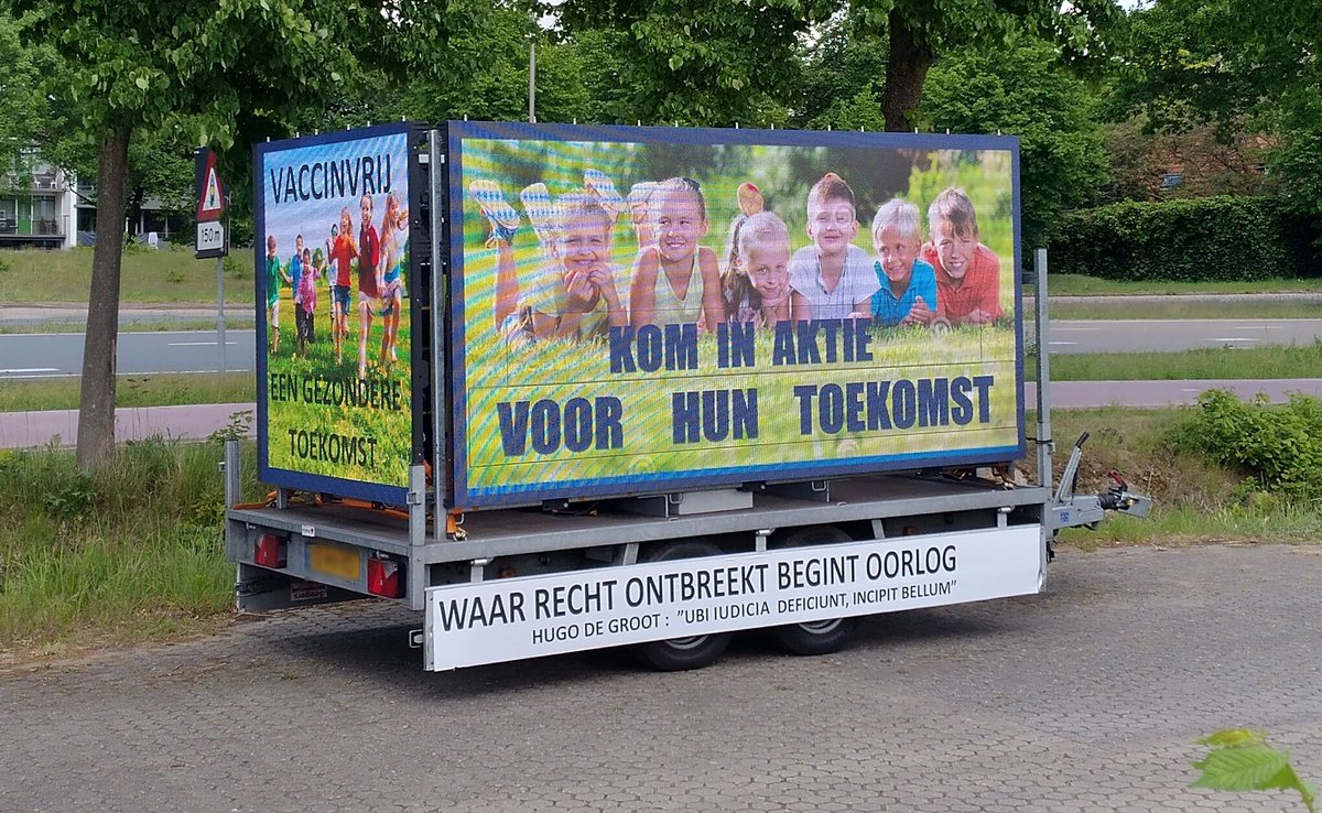 SaskiaDev's tweet image. Even naar de bouwmarkt in Doetinchem, en wat kom ik daar tegen, vlak bij het vaccinatiepunt? Dit maakt mijn dag weer helemaal goed!