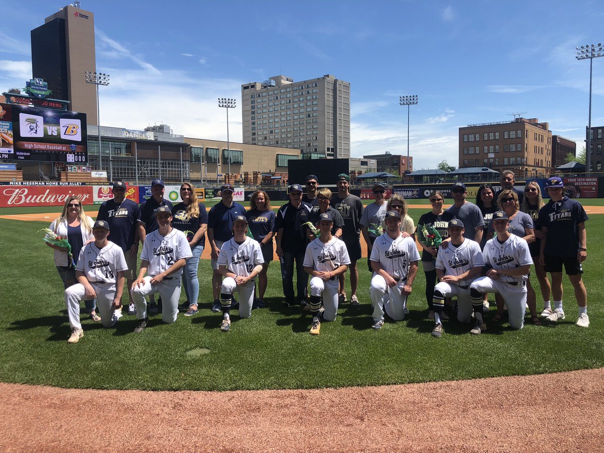SJJTitanSports's tweet photo. Senior Day! @RealTitanBall #GoTitans https://t.co/9bQ8HjBREb