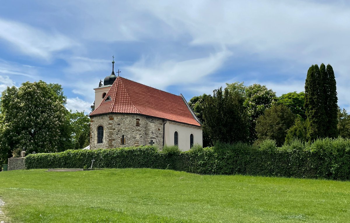 KnihyProDeti's tweet photo. Sobota… Roztoky- Levý Hradec-Řivnáč-Roztoky :) #tourism #turistika #pesky #walking #roztokyuprahy #vltava #blondyna #mundomendozova https://t.co/ccCe3qKLGj
