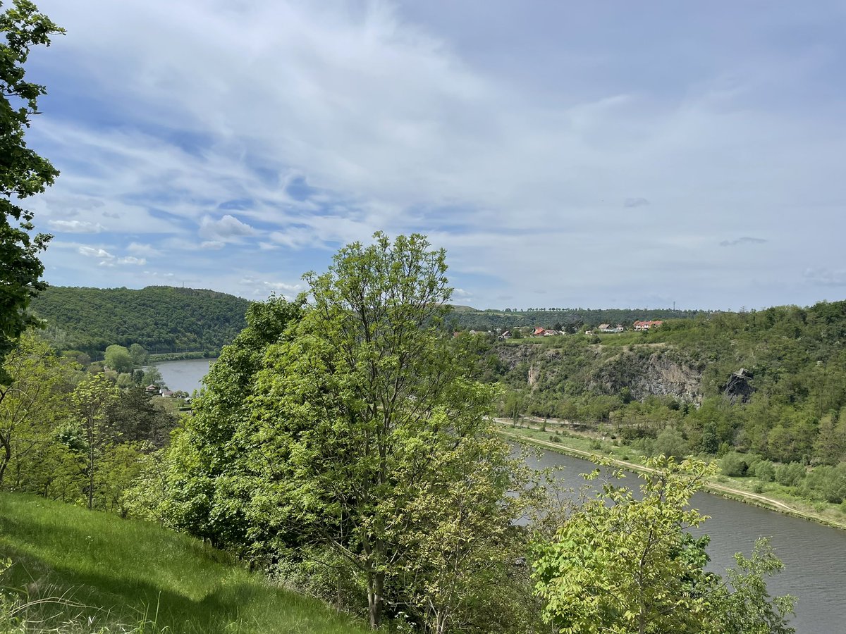 KnihyProDeti's tweet photo. Sobota… Roztoky- Levý Hradec-Řivnáč-Roztoky :) #tourism #turistika #pesky #walking #roztokyuprahy #vltava #blondyna #mundomendozova https://t.co/ccCe3qKLGj