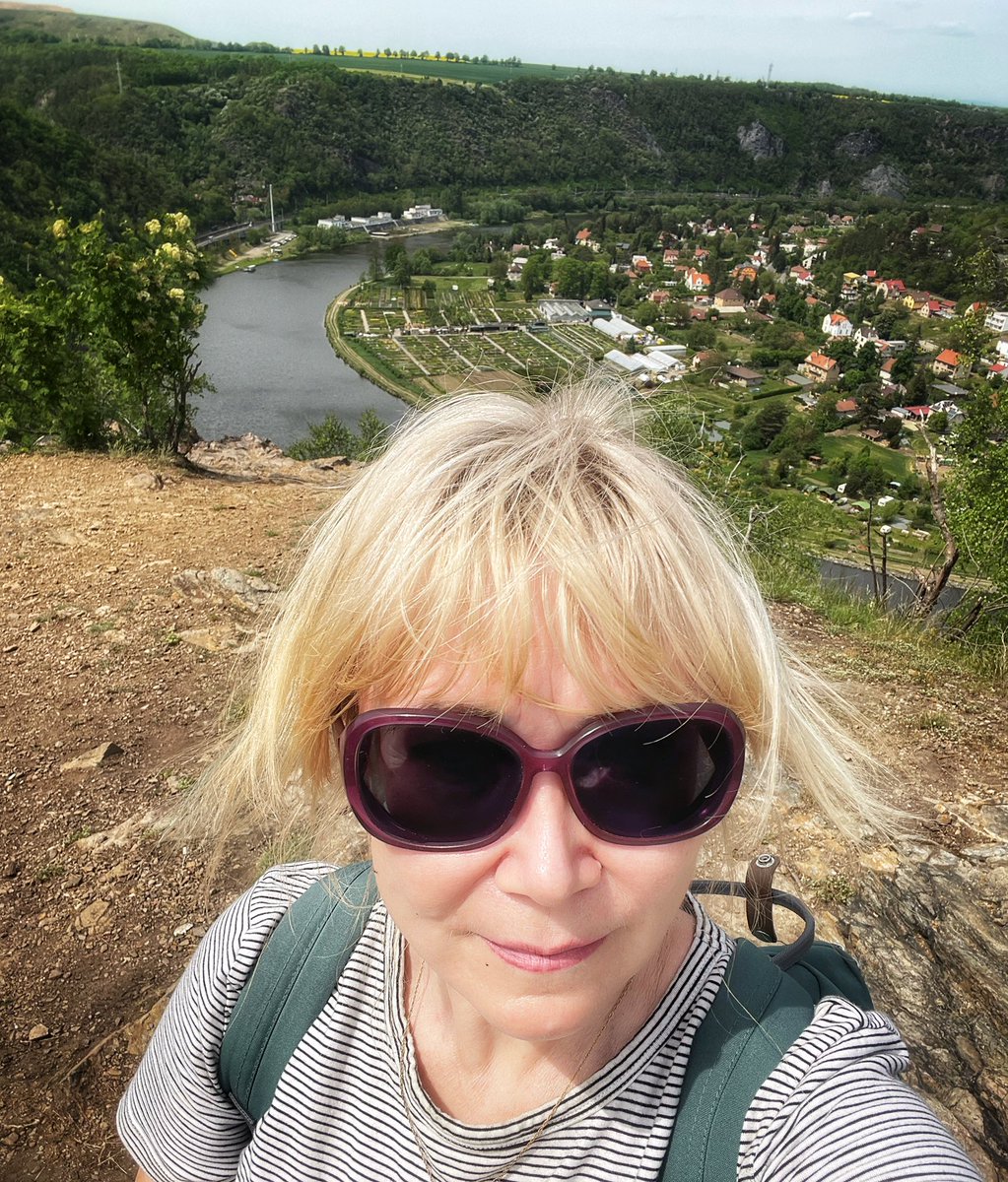 KnihyProDeti's tweet photo. Sobota… Roztoky- Levý Hradec-Řivnáč-Roztoky :) #tourism #turistika #pesky #walking #roztokyuprahy #vltava #blondyna #mundomendozova https://t.co/ccCe3qKLGj